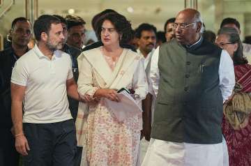 Congress leader Mallikarjun Kharge with Rahul Gandhi and Priyanaka Gandhi Vadra. 