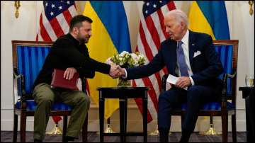 Ukrainian President Volodymyr Zelenskyy and US President Joe Biden in Paris.