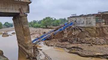 Giridih bridge collapse, Jharkhand Portion of under construction bridge collapses, Giridih rains, la
