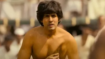 Kartik Aaryan as Chandu Champion 