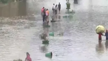 Heavy rain lashes parts of Delhi and the national capital region