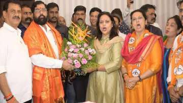 Maharashtra CM Eknath Shinde with women party leaders