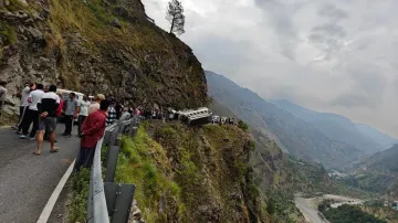 Bus meets with accident in Himachal Pradesh, four dead.