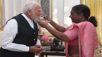 President Murmu feeds 'dahi-cheeni' to Prime Minister-designate Narendra Modi
