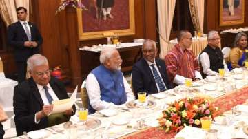 PM Modi with Maldives President Mohamed Muizzu at a banquet hosted by President Droupadi Murmu at Ra