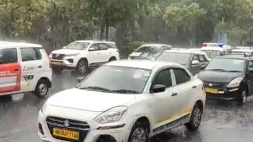 Light rainfall lashes Delhi