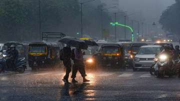 Heavy rains lash Mumbai