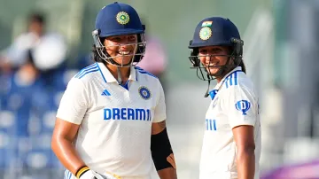 Richa Ghosh and Harmanpreet Kaur.