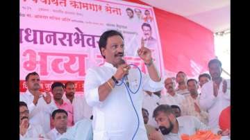 Maharashtra LoP suspended for abusing BJP legislator