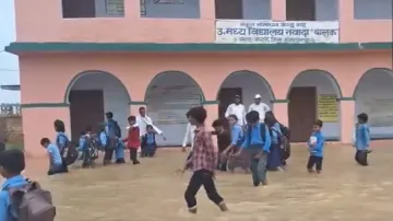 Flood water tenters school in Muzaffarpur