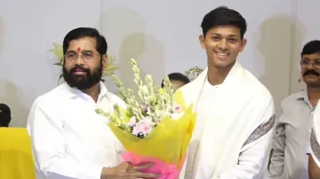 Maharashtra CM Eknath Shinde with Indian cricketer Yashasvi Jaiswal