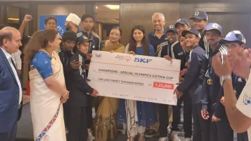 The special Olympics Bharat team is being presented with a cheque.