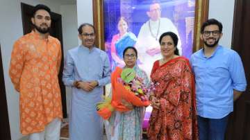 Mamata Banerjee meets Uddhav Thackeray