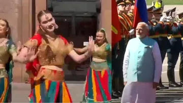 Special "Rangilo Maro Dholna" performance for PM Modi as he reaches Moscow