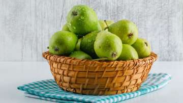 benefits of eating pears during monsoon 