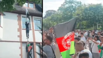 The picture shows Afghan nationals attacking Pakistan consulate in Frankfurt, Germany