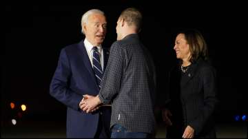 US President Joe Biden and Vice President Kamala Harris greet Evan Gershkovich, who was released from detention in Russia.