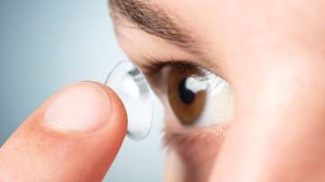 Know tips to use contact lenses and precautions