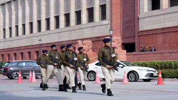 Delhi Police issues SOPs, gives 'duty cards' to its personnel deployed outside Parliament