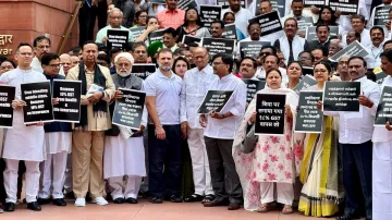 Rahul Gandhi, Sharad Pawar and other I.N.D.I.A bloc leaders stage protest in Parliament premises