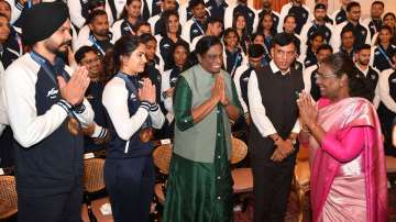 President Droupadi Murmu with Indian contingent