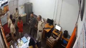 katni case, Madhya Pradesh news, Six railway cops GRP personnel suspended over assaulting woman mino