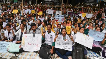 Doctors and junior doctors participate in huge mass rally near R. G. Kar Medical College