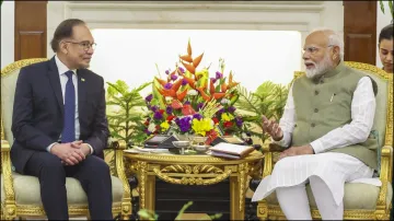 PM Modi meets Malaysian counterpart