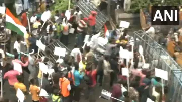 Protesters break barricades in Kolkata