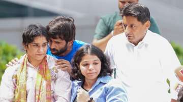 Vinesh Phogat with Bajrang Punia, Sakshi Malik and Deepender Hooda.