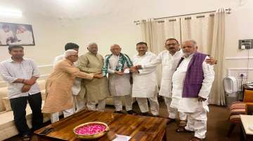 Saryu Roy joins jdu, former Jharkhand minister Saryu Roy joins jdu, Saryu Roy independent Jamshedpur