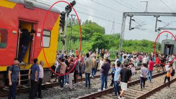 The train slit in two after the detachment of two coaches