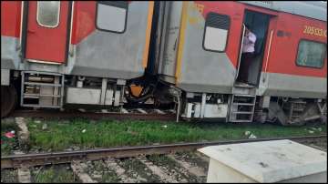 Train accident, train derails 