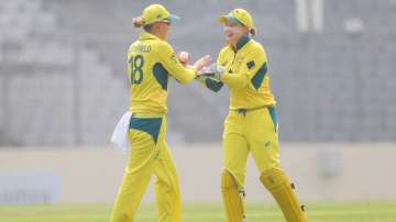 Alyssa Healy and Phoebe Litchfield.