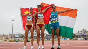 Aarti with the gold and silver medallists from China.