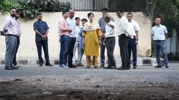 Delhi, Delhi CM, Atishi, pothole free Delhi, Atishi inspects Delhi roads, Arvind Kejriwal, Sisodia