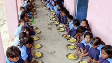 Students have mid-day meal at a government school. (Representative Image)