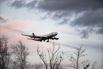 Iraqi teen dies in kolkata airport