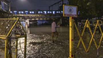 Mumbai rains LIVE updates, IMD red alert, mumbai rains, mumbai traffic advisory, Schools colleges cl