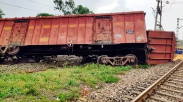 train derailment, West Bengal