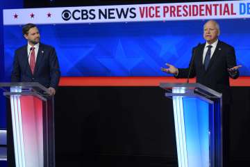  Tim Walz (R) and JD Vance (L) during US VP Debate