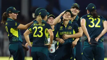 Phoebe Litchfield started playing for Sydney Thunder at the age of 16