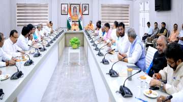 Uttar Pradesh Chief Minister Yogi Adityanath held a meeting in Lucknow. 