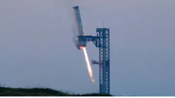 SpaceX catches giant Starship booster in fifth flight test