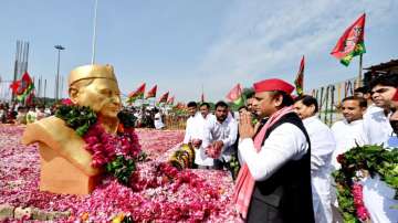 Jayaprakash Narayan Akhikesh Yadav