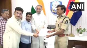 Telangana, Asaduddin Owaisi, Prophet Muhammad, Owaisi meets police commissioner, Hyderabad police