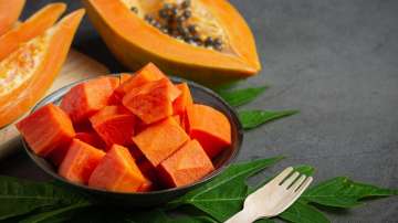 Know who should avoid eating papaya