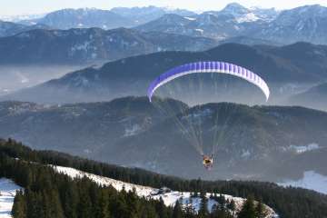 paraglider dies in himachal