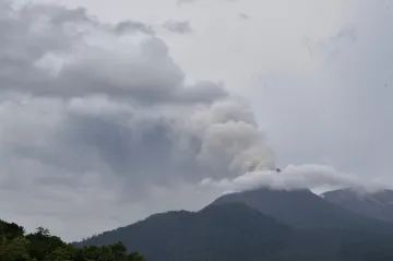  Mount Lewotobi Laki-Laki spews volcanic materials from its crater during an eruption in East Flores, Indonesia