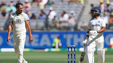 Mitchell Starc and Yashasvi Jaiswal during the second day of the Perth Test